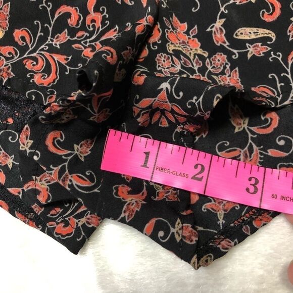 🚨 UO Kimchi Blue Floral Lace Romper - Picture 8 of 10